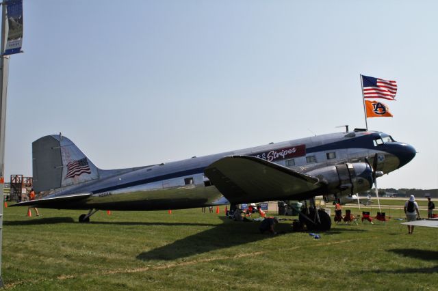 Douglas DC-3 —