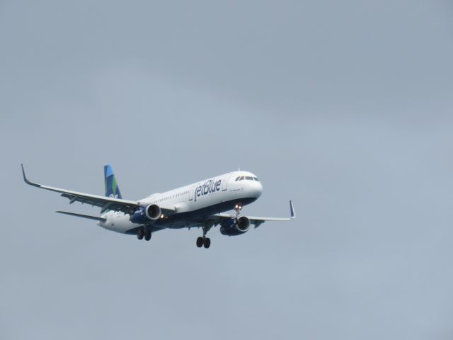 Airbus A321 (N923JB) - Landing at St. Martin on Dec 31st 2016.