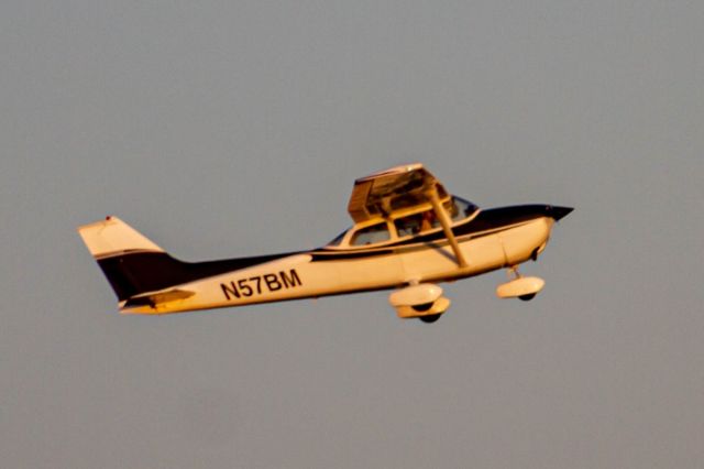 Cessna Skyhawk (N57BM)