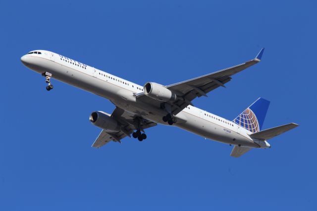 BOEING 757-300 (N75858)