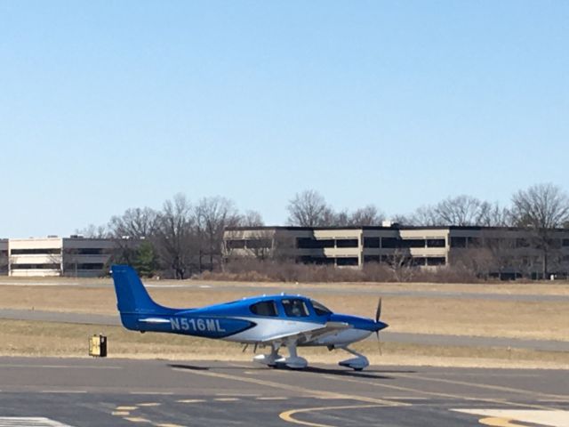 Cirrus SR-20 (N516ML) - N516ML (SR20) departing Wings Field (KLOM)br /Photo Date: March 20, 2021