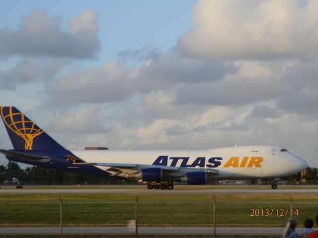 Boeing 747-400 (N498MC) - Takeoff Roll!