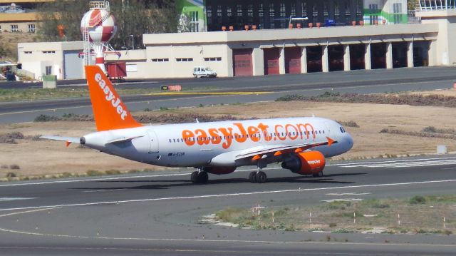 Airbus A320 (G-EZUR) - G-EZUR easyJet Airbus A320-214 LPA/GC Spotting