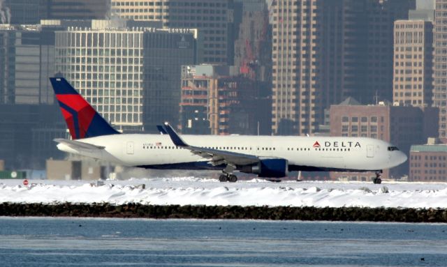 BOEING 767-300 (N173DZ) - NE Patriots charter to Arizona