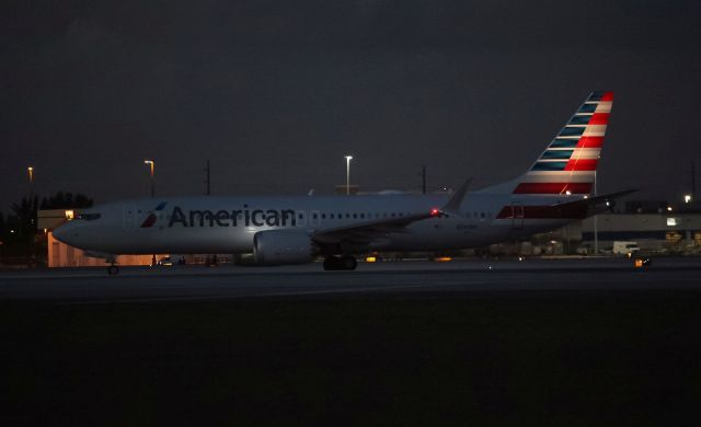 Boeing 737 MAX 8 (N343RY) - Brand new airplane and it has been in service for a few weeks. Seen here this evening the 15th of February, 2019 at Miami International. 