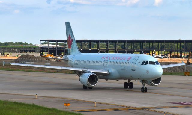 Airbus A320 (C-FMSX) - Air Canada Airbus A320-211 C-FMSX in Detroit 