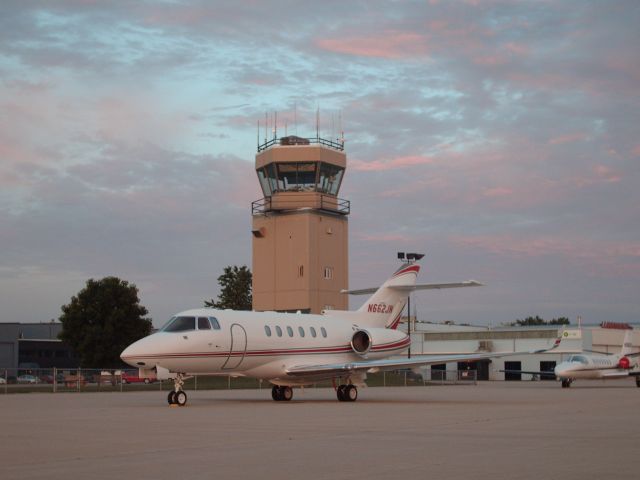 Hawker 800 (N662JN)