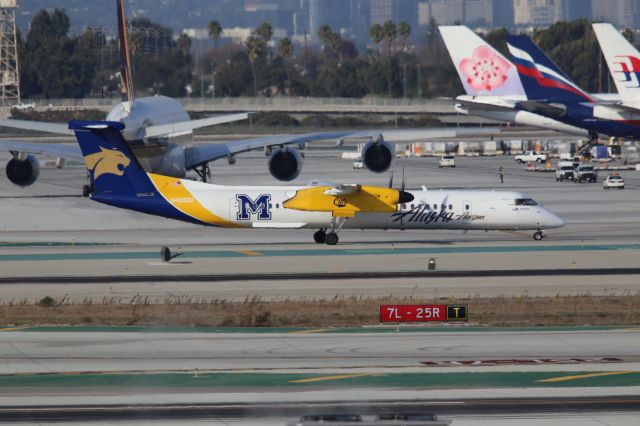 de Havilland Dash 8-400 (N403QX)