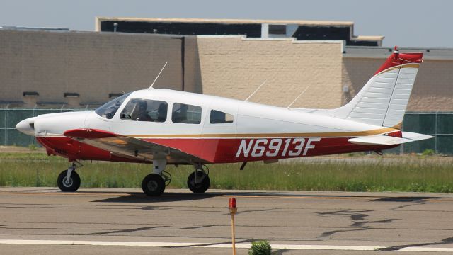 Piper Cherokee (N6913F)