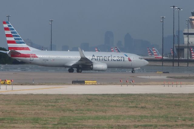 Boeing 737-700 (N991NN)