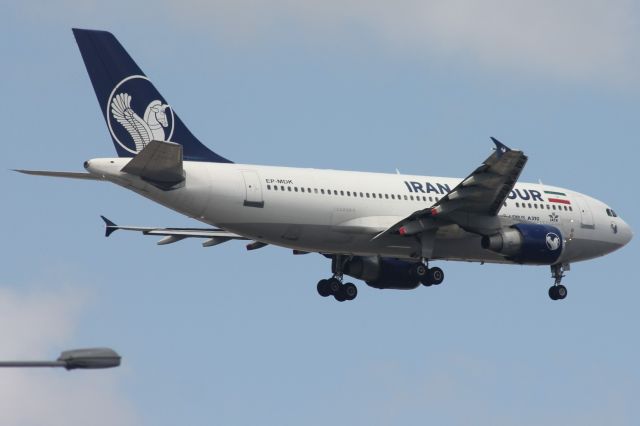 Airbus A310 (EP-MDK)