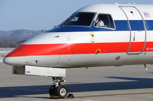 Embraer ERJ-145 (N686AE)