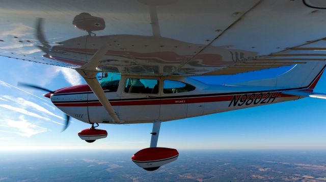 Cessna Skylane (N9802H)