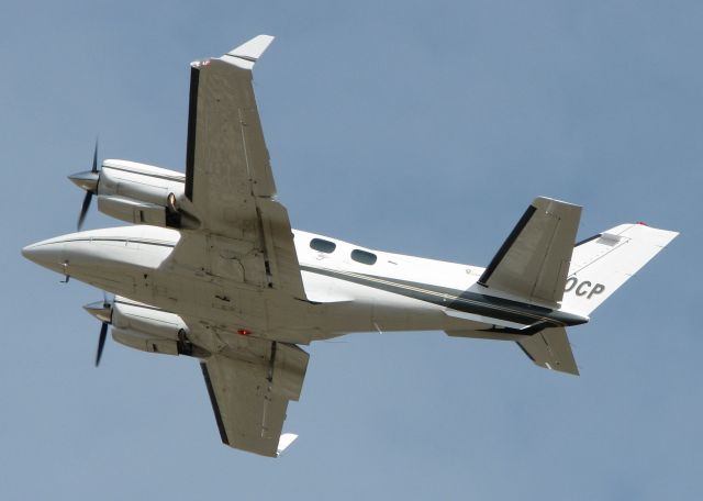 Beechcraft Duke (N440CP) - 1975 Beech B-60 leaving Downtown Shreveport.