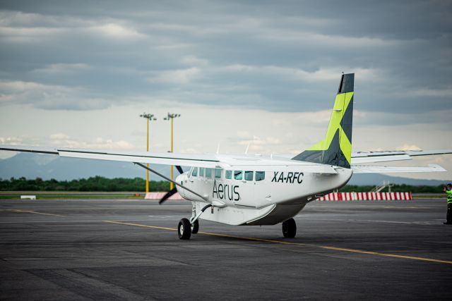 Cessna Caravan (XA-RFC) - Inicia operaciones FlyAerus desde el aeropuerto de Monterrey.