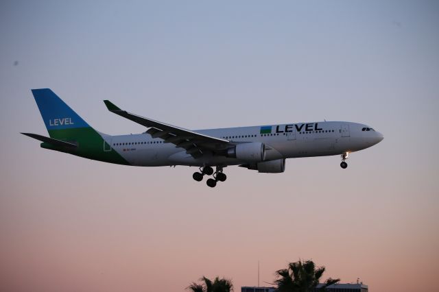 Airbus A330-200 (EC-NNH)