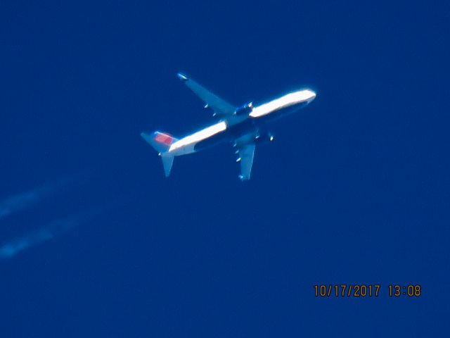 Boeing 737-800 (N3732J)