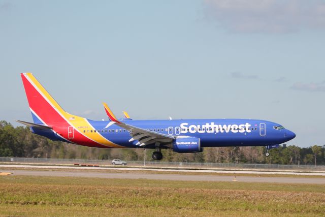 Boeing 737-800 (N8535S) - Southwest Flight 1383 arrives on Runway 6 at Southwest Florida International Airport following flight from Chicago-Midway International Airport (12/20/24)