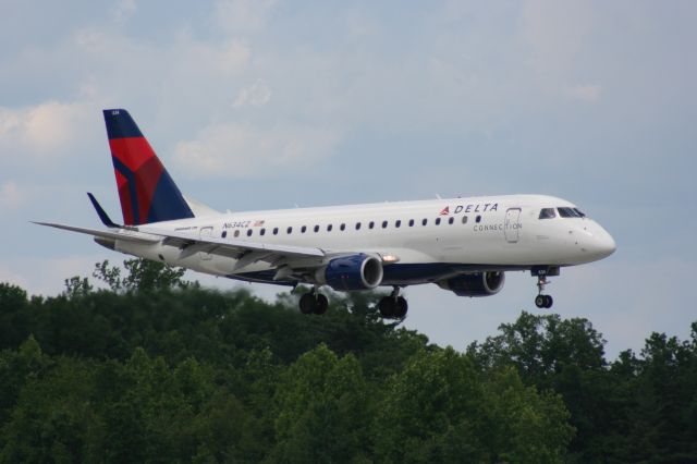 Embraer 170/175 (N634CZ)