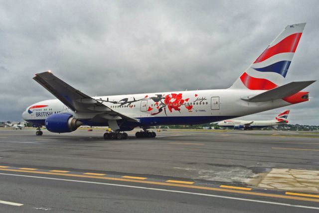 Boeing 777-200 (G-YMML) - BA Special as the Queen taxis inbound to the gate 