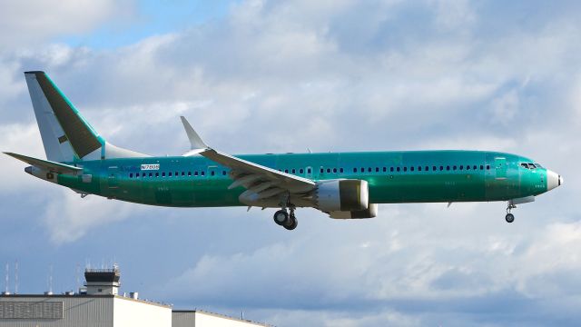 Boeing 737 MAX 9 (N514BJ) - BOE701 from KBFI on short final to Rwy 16R for a touch-n-go landing on 11.30.20. (B737-9MAX BBJ) / ln 7915 / cn 00000). The aircraft is using temporary reg #N1780B.