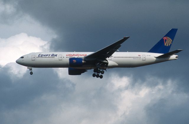 Boeing 777-200 (SU-GBR) - Final Approach to Narita Intl Airport Rwy34L on 2000/02/05