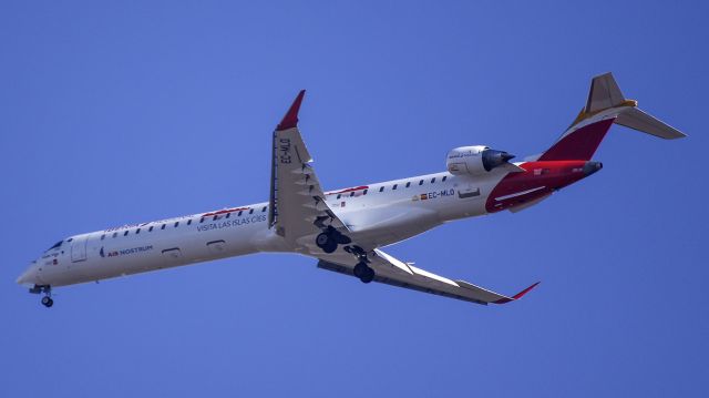 Bombardier CRJ-1000 (EC-MLO)