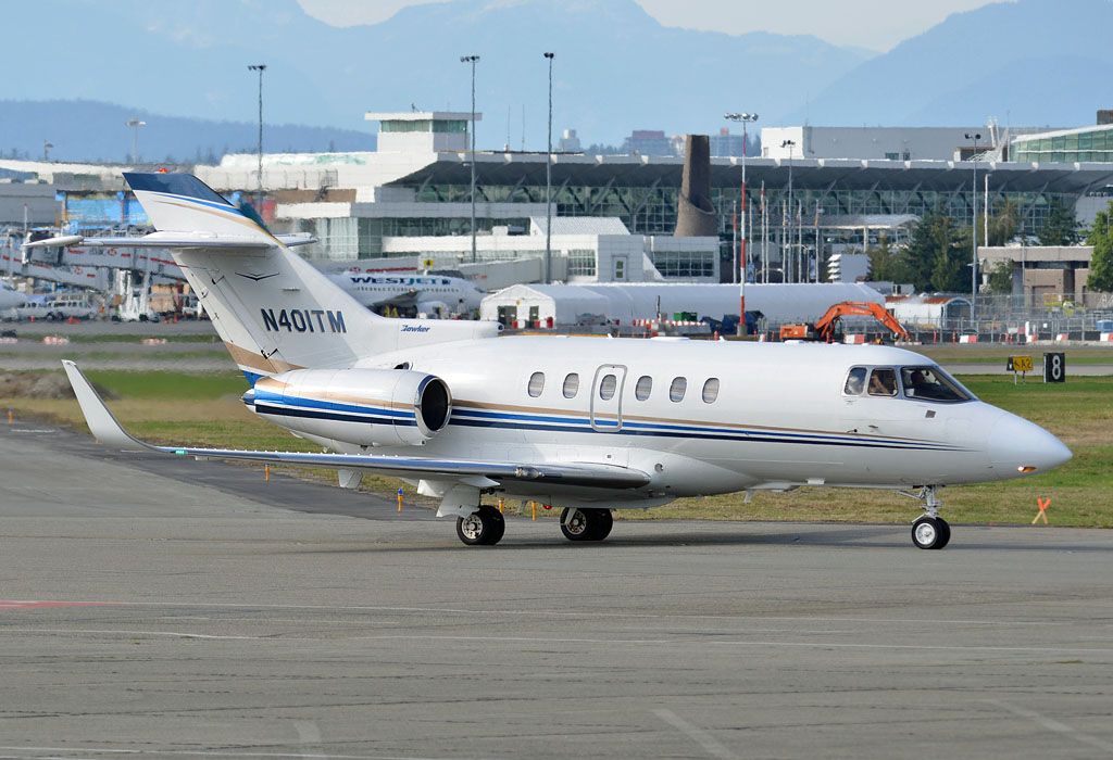 Hawker 800 (N401TM)