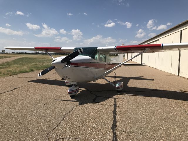 Cessna Skyhawk (N7606V)