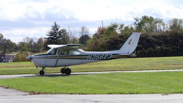 Cessna Skyhawk (N35623)