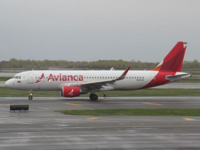 Airbus A320 (N960AV)