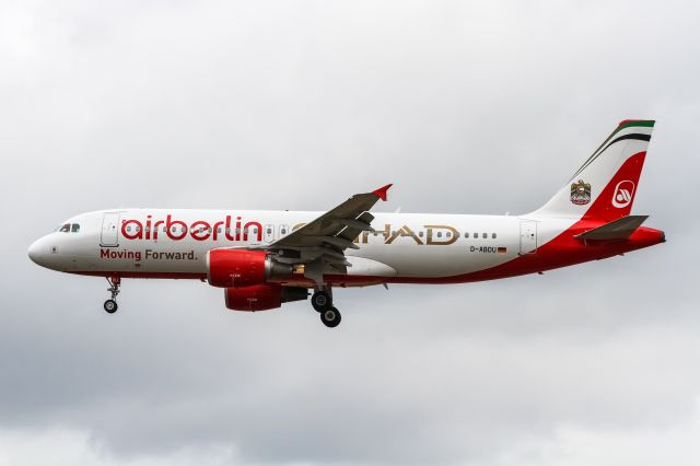 Airbus A320 (D-ABDU) - D-ABDU Air Berlin Airbus A320-214 coming in from Ibiza (IBZ) @ Frankfurt (FRA) / 14.07.2015 