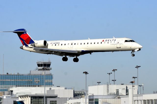 Canadair Regional Jet CRJ-700 (N376CA)