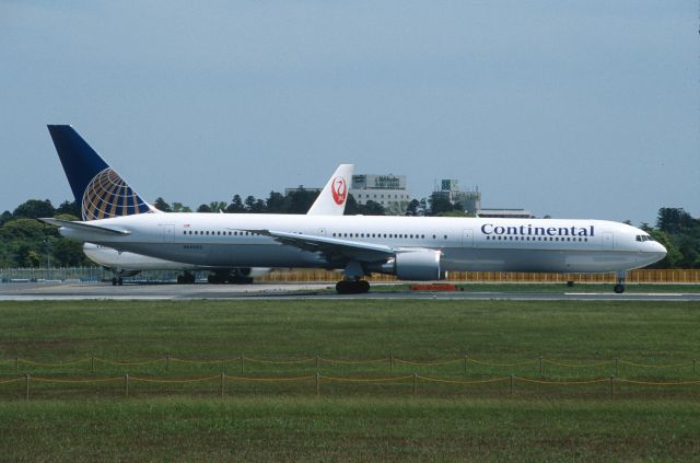 BOEING 767-400 (N96063) - Departure at Narita Intl Airport Rwy16R on 2002/05/03