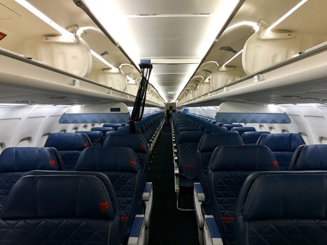 McDonnell Douglas MD-88 (N905DL) - The main cabin of the MD-88.