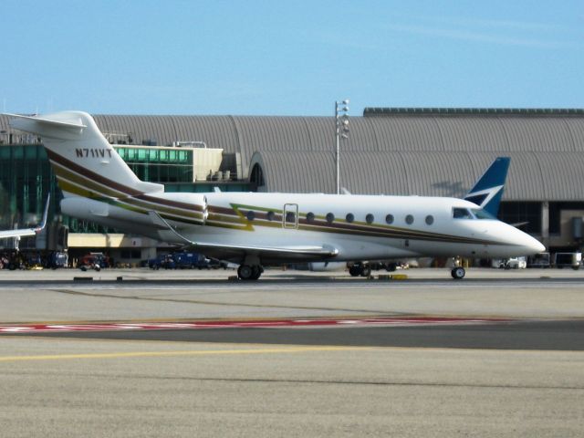 Gulfstream American Gulfstream 2 (N711VT) - Line up and wait on RWY20R