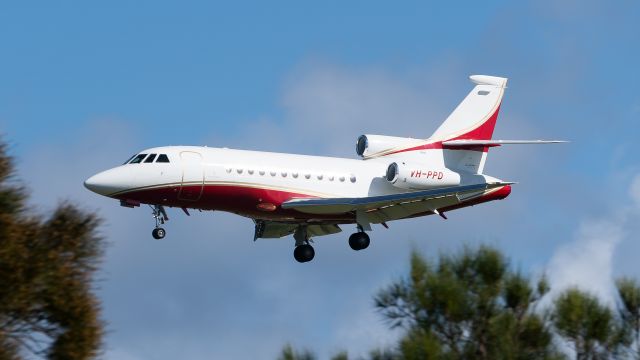 Dassault Falcon 900 (VH-PPD) - VH-PPD, a regular at Gold Coast Airport, on short final for RWY14.