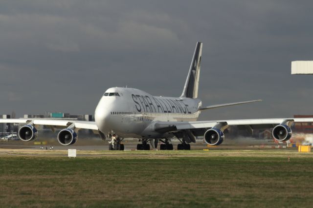 Boeing 747-200 (N121UA) - United B747-400, in Star Alliance Livery.