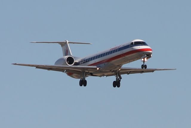 Embraer ERJ-145 —