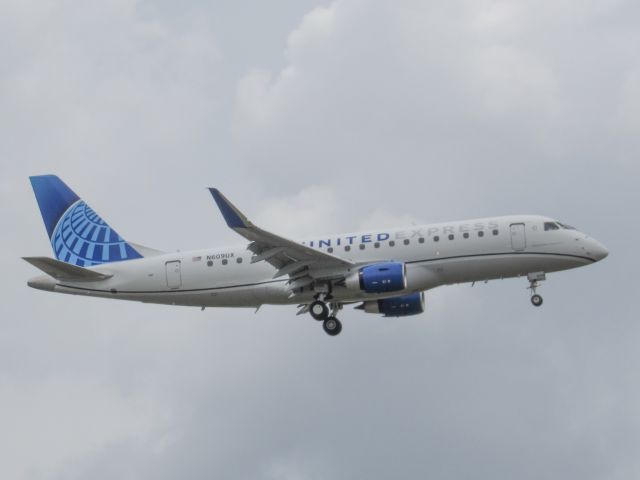 Embraer 175 (N609UX) - On Final For 23L From Macon! 