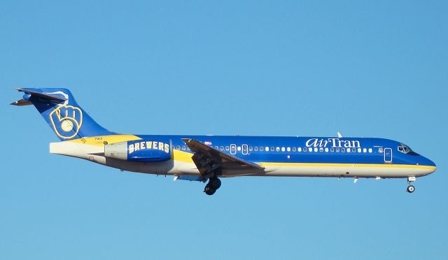 Boeing 717-200 (N932AT)