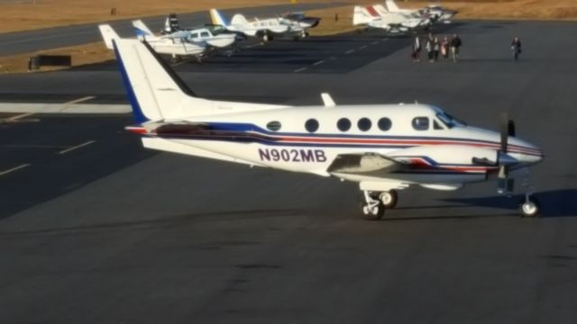 Beechcraft King Air 90 (N902MB)