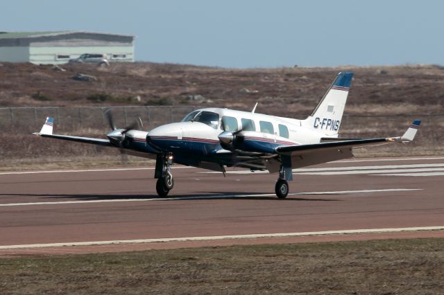 Piper Navajo (C-FPNS)