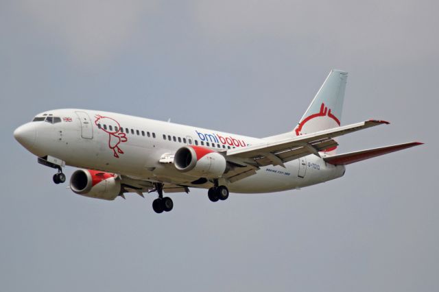 BOEING 737-300 (G-TOYD)