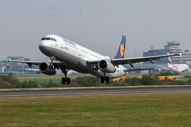 Airbus A321 (D-AISV) - DLH941 on the morning departure to Frankfurt