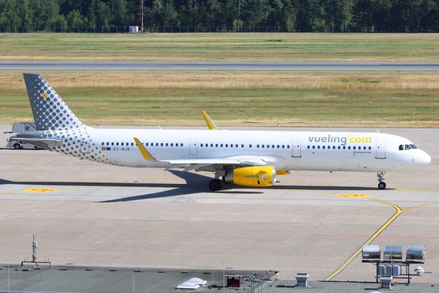 Airbus A321 (EC-MJR)