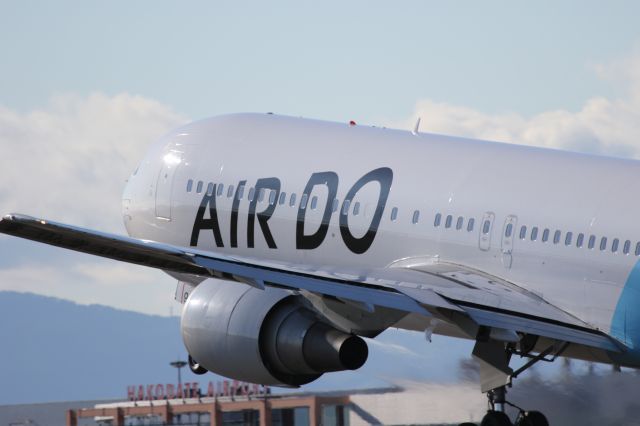 BOEING 767-300 (JA98AD) - 21 May 2015: HKD-HND.