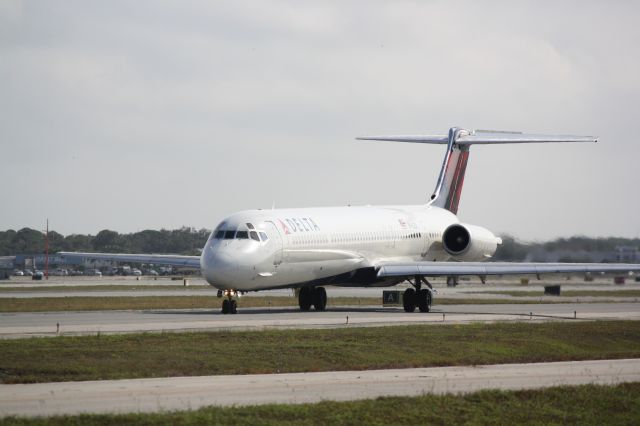 McDonnell Douglas MD-88 (N962DL)