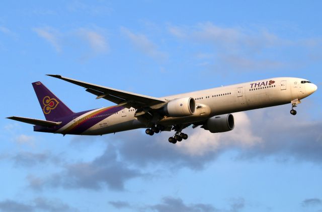 BOEING 777-300ER (HS-TKR)