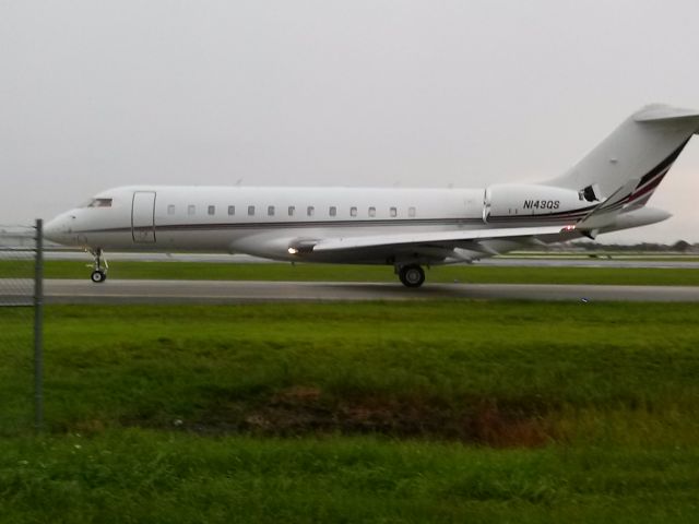 Bombardier Global Express (N143QS) - out side of fence area and pictured it taxi to take off 